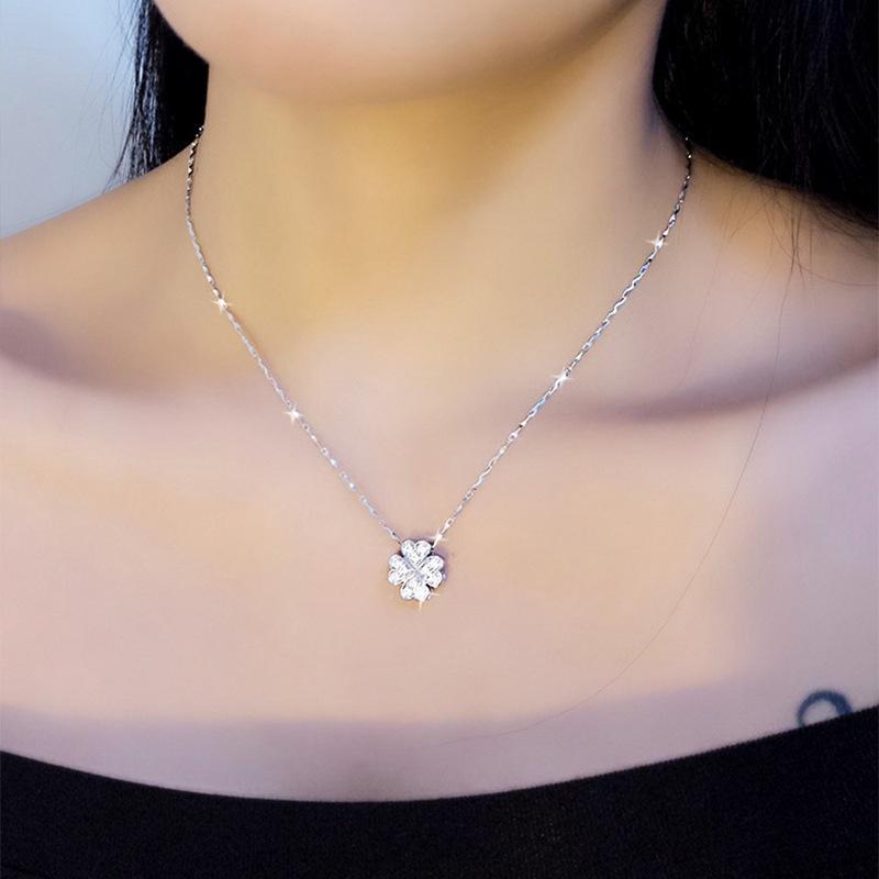 Модный кулон в виде клевера со сверкающими драгоценными камнями Стильное и милое ожерелье