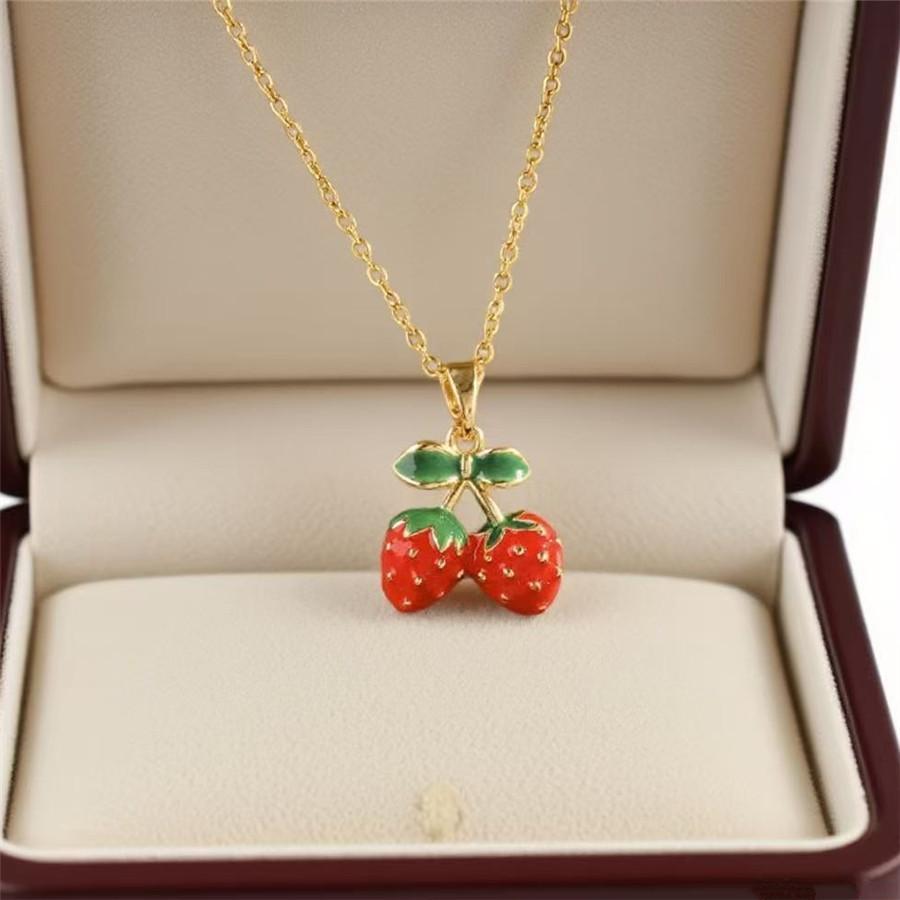 Fashion Strawberry Pendant Necklace for Women Korean Style Choker Chain Girl Gift Trendy Jewelry Necklaces Collares