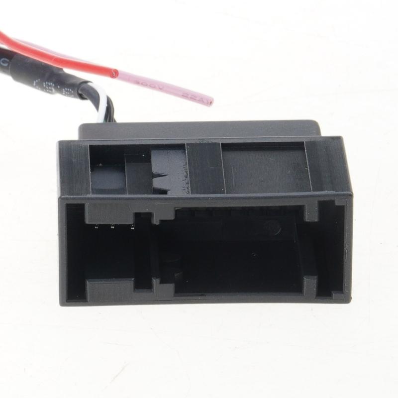 Адаптер декодеров камеры заднего вида устраняет переворот изображения для навигационных систем RCD510 RNS510 RNS315, повышая безопасность вождения.