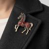 Унисекс Брошь-лошадь со стразами Винтажные новогодние аксессуары Зодиакальная лошадь Лацканные значки Новый год