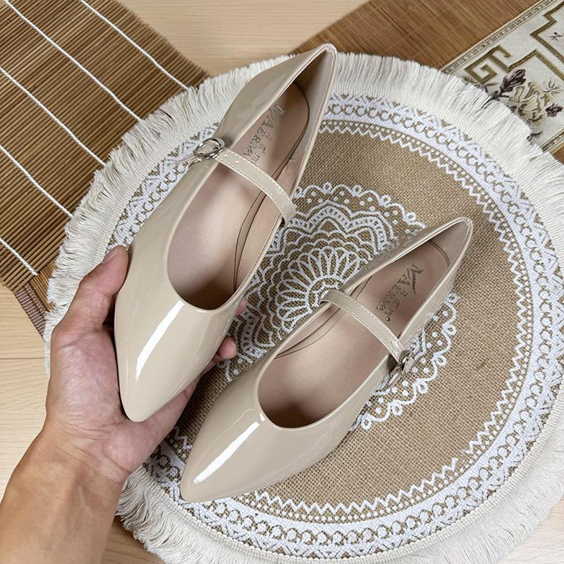 Модная женская обувь на плоской подошве Весна и Осень Неглубокие 2025 Новые Лакированная кожа Женская обувь Заостренный Мэри Джейн Ретро Большой размер Обувь на плоской подошве