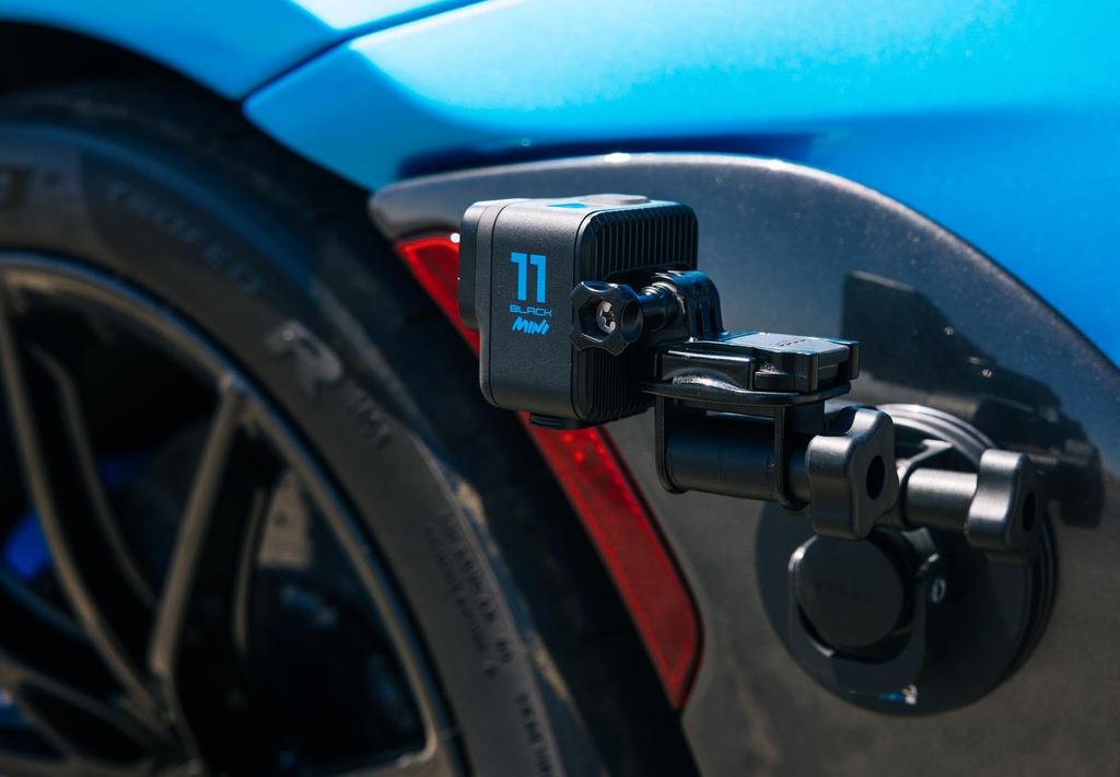 GoPro HERO11 Black Mini Compact Waterproof Action Camera with Ultra HD Frame Image Live and Stabilization - 5.3K60 Video, 24.7MP Grabs, 1/1.9" Sensor,