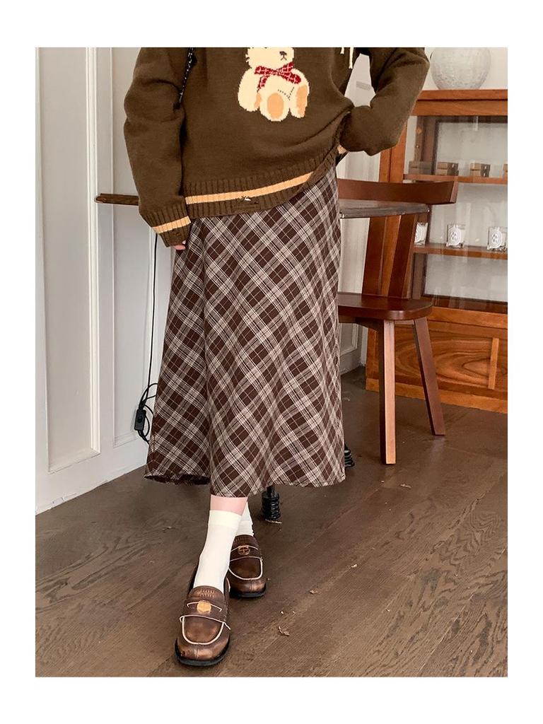 Клетчатая юбка средней длины с флисовой подкладкой - Зимняя коллекция 2025: Универсальная юбка в стиле милк-ти