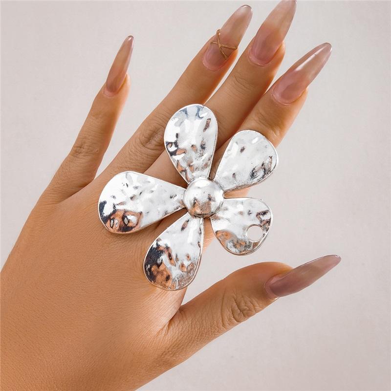 European and American fashion ins style liquid metal large flower ring, personalized exaggerated five-leaf petal ring