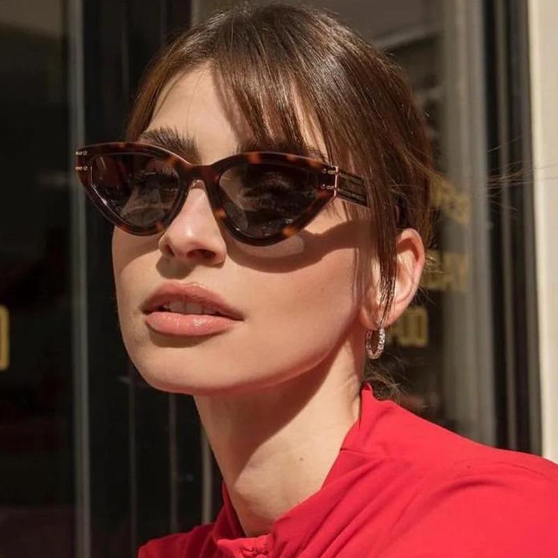 Солнцезащитные очки в ретро-оправе «кошачий глаз» черепахового цвета 2023 года — элегантная авангардная двухцветная маленькая оправа