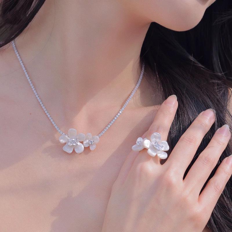 HEFANG Набор: Серебряное ожерелье с фрезией и серьги с цветочными драгоценными камнями - Женский японский/корейский стиль