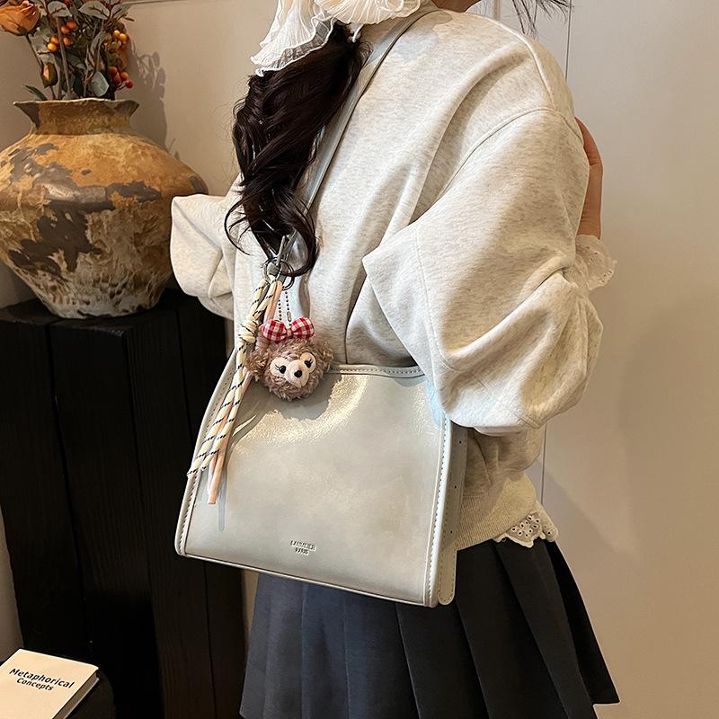Premium feeling hand carrying bucket bag women's Korean version fashion versatile shoulder bag 2025 spring and summer new simple casual women's bag