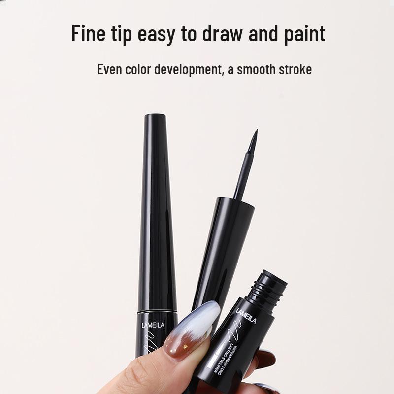 Изысканная подводка для глаз, достойная подиума: Стойкая, высокопигментированная, ультратонкая, быстросохнущая, водостойкая, не размазывающаяся черная формула.