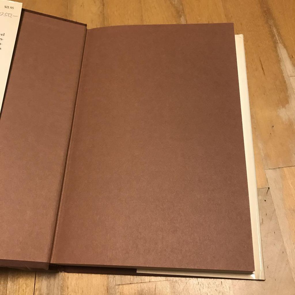 [Б/У] ЛУННОЕ ОЗЕРО Э.Л.. ДОКТОРОВ Английский Твердый переплет