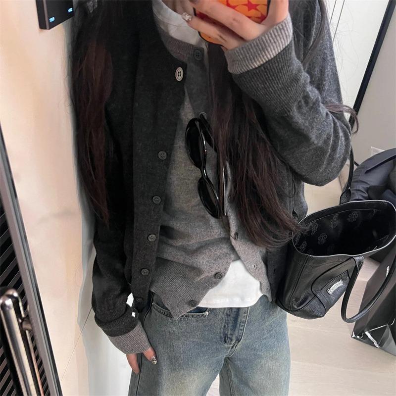 Autumn and Winter New Round Neck Slim-fitting Versatile and Thin Women's Top Fake Two-piece Knitted Cardigan Sweater Women