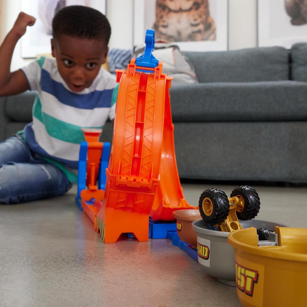Hot Wheels Monster Truck Trophy Challenge Playset with 1 Mini Car Ages Orange JBX64 - 4+ -