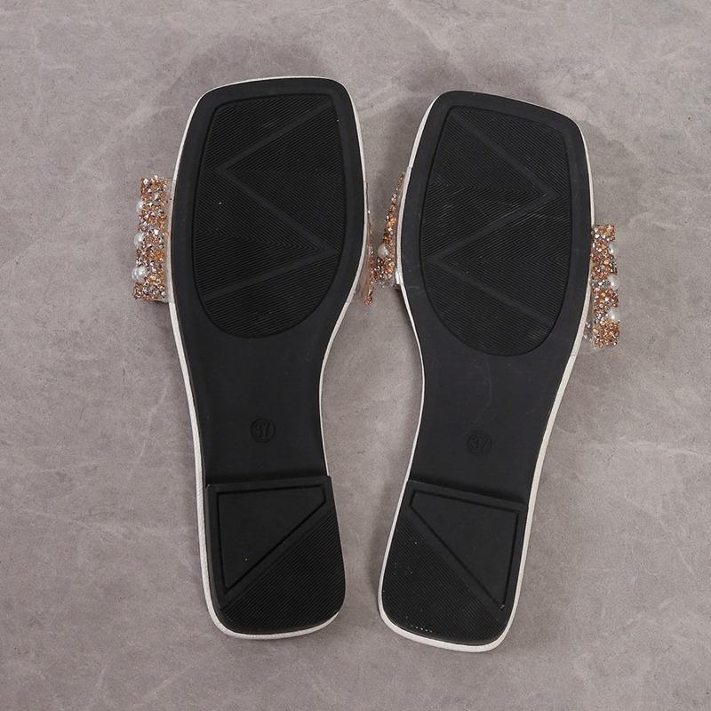 Плоская подошва со стразами, один ремешок, квадратная головка, жемчужная верхняя одежда, пляжные сандалии, тапочки