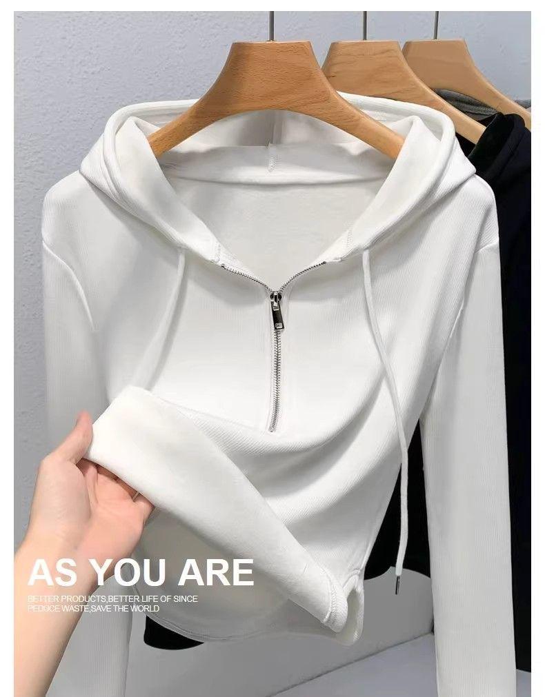 Женская базовая рубашка с капюшоном, приталенного кроя, на флисовой подкладке из серебристой лисы, с молнией до середины груди, для осени/зимы 2025