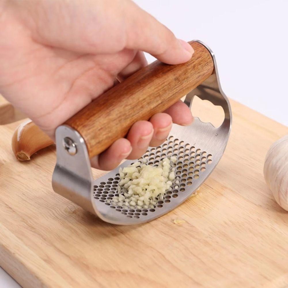 Stainless Steel Garlic Presse Manual Honeycomb Design Garlic Mincer Ergonomic Design Wooden Handle Garlic Crusher for Ginger