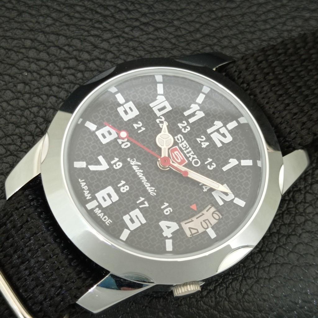 ЯПОНСКИЕ ВИНТАЖНЫЕ ОТРЕМОНТИРОВАННЫЕ АВТОМАТИЧЕСКИЕ МУЖСКИЕ ЧАСЫ SEIKO 5 С ЧЕРНЫМ ЦИФЕРБЛАТОМ a445767-1