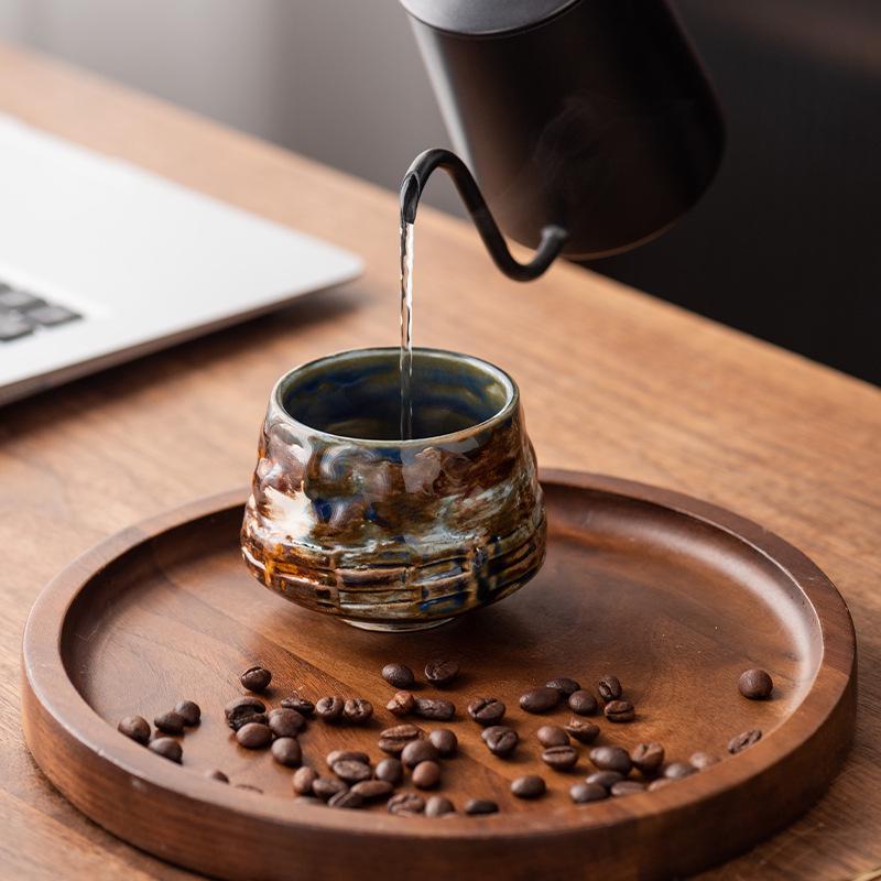 Ретро керамическая кружка с глазурью «хамелеон»: Плиссированная кофейная чашка из грубой керамики