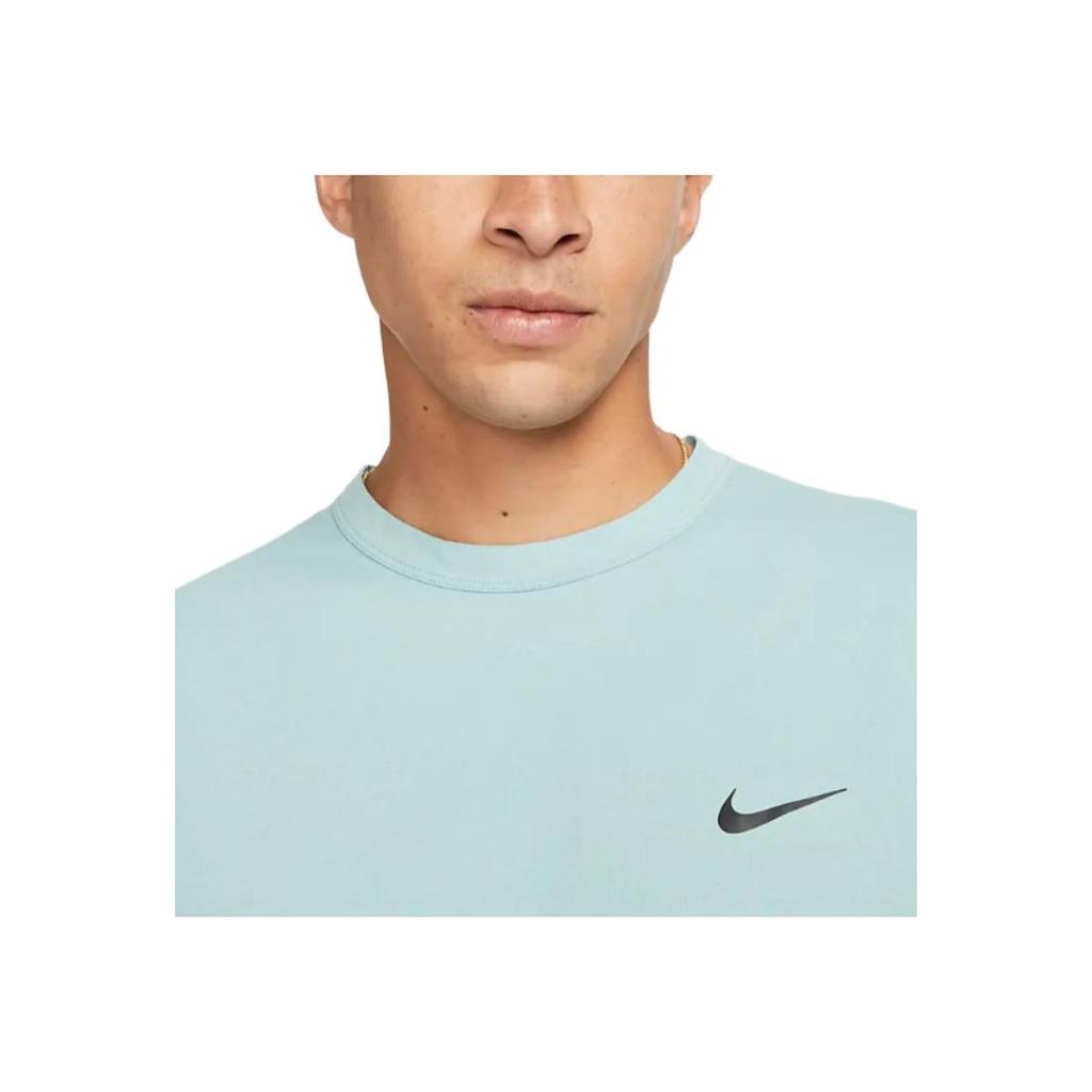 Nike Футболка мужская с коротким рукавом и заниженной линией плеч Dri-FIT UV Hyverse Solid Logo, свободная, удобная, минеральная DV9840-309