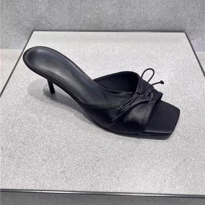 Мода Лето 2025 Новые Удобные Сандалии на Низком Каблуке с Квадратным Носком, Милые С Бантом, Шелковые Шлепанцы на Толстом Каблуке для Женщин, Синие Шлепанцы для Улицы