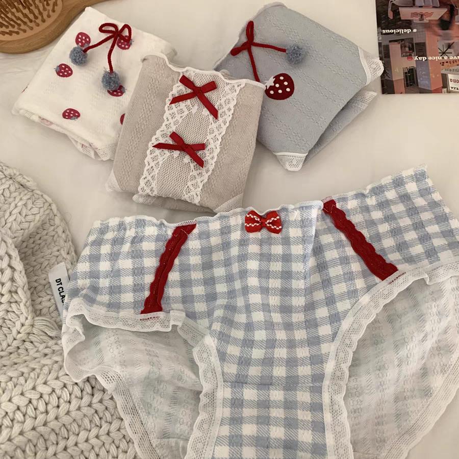 Milk Blue Japanese Sweet Strawberry Cute Underwear for Girls Pure Cotton Mid Waist Antibacterial Student Shorts Breathable Triangle Toe