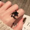 Кольцо с темным цветком в стиле «легкая роскошь», кольцо для личности, нишевое кольцо высокой моды, кольцо на указательный палец с высоким индексом чувства стиля