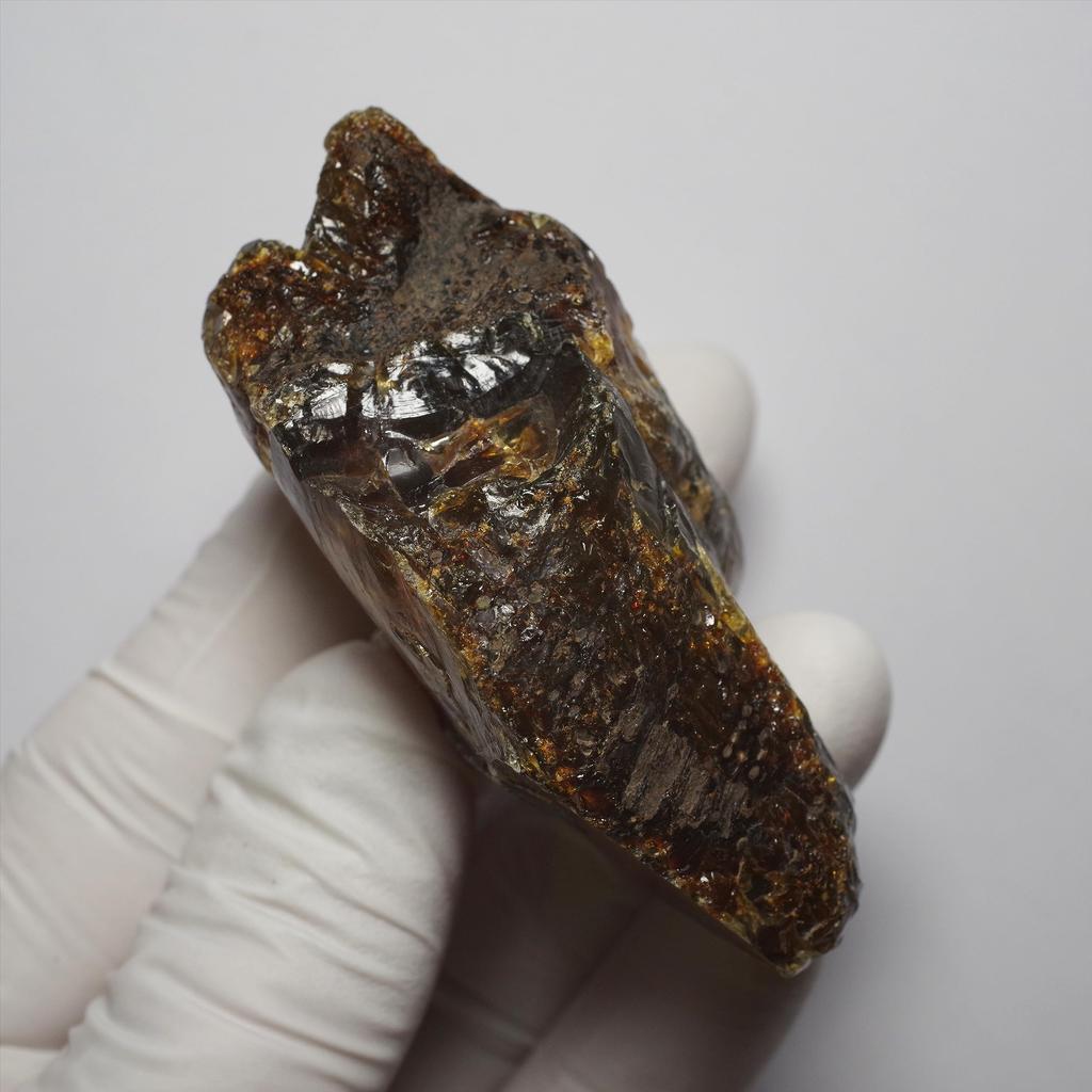 Stone Natural Fossil Blue Fluorescent Amber from Indonesia of a Rough [N2 Natural] (blue Amber) - (29 "one Kind" Stone Approx. 29g, 64x42x28mm)