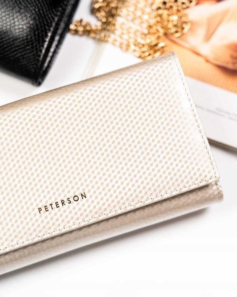 Elegant leather women's wallet with snap closure - Peterson