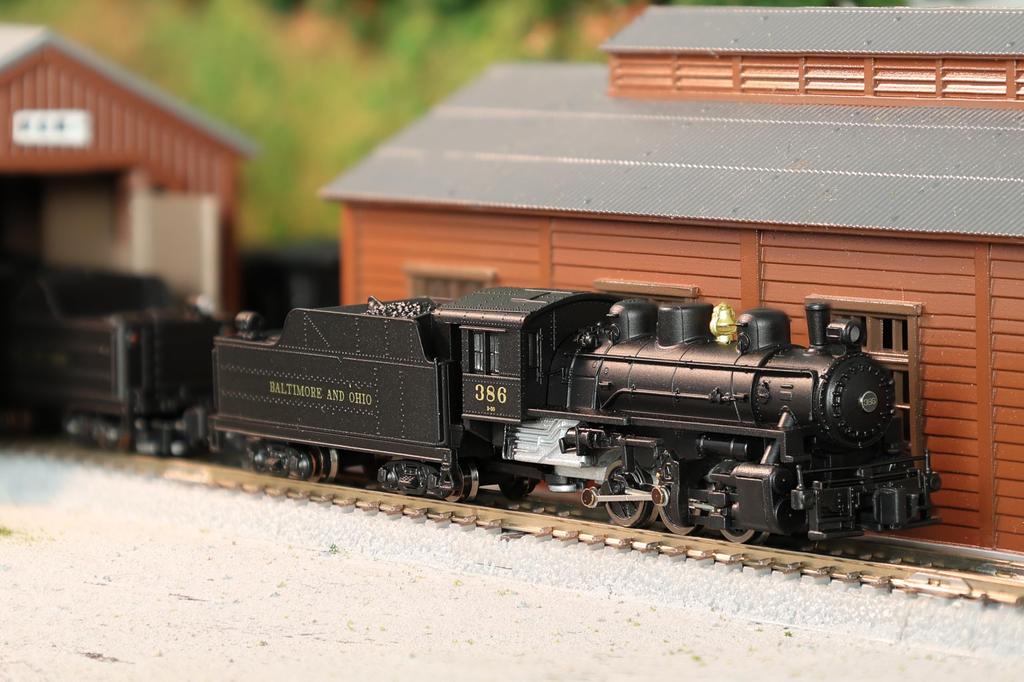 Rokuhan Z Gauge USRA Baltimore and Ohio Railroad Model Railroad Steam Locomotive 0-6-0 #386 T040-1