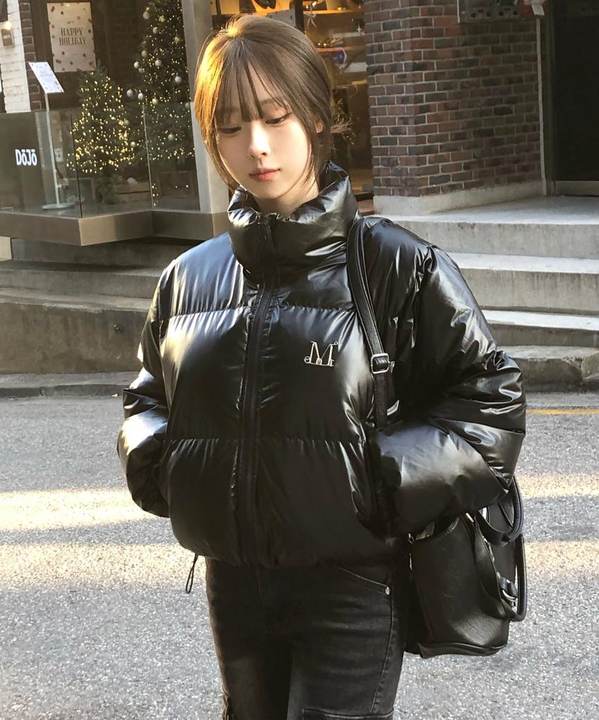 MUCENT Radien Metal Logo High-Neck Glossy Crop Padded Jacket (2 Colors)