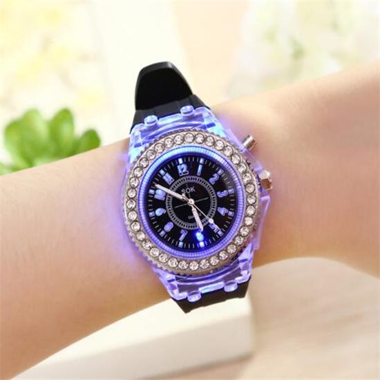 Кварцевые часы с подсветкой