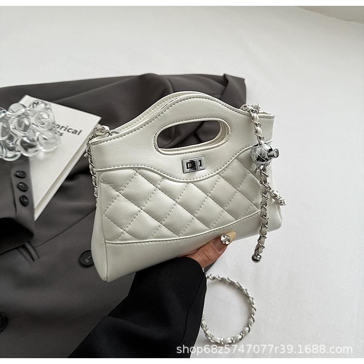 2025 New Women's Shoulder Messenger Bag Ins Korean Version of Xiaoxiangfeng Chain Hand Bag Fashionable Versatile Women's Bag