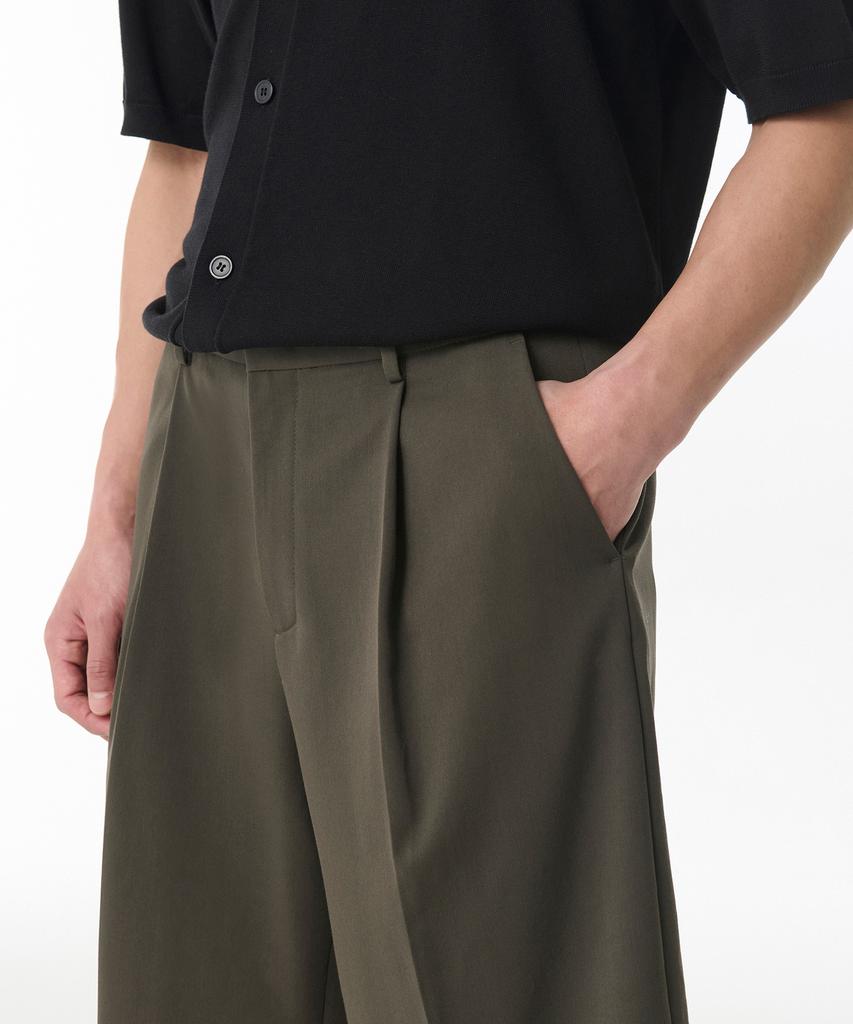 MUSINSA STANDARD Wide Bermuda Hidden Banding Half Slacks [Dusty Khaki]