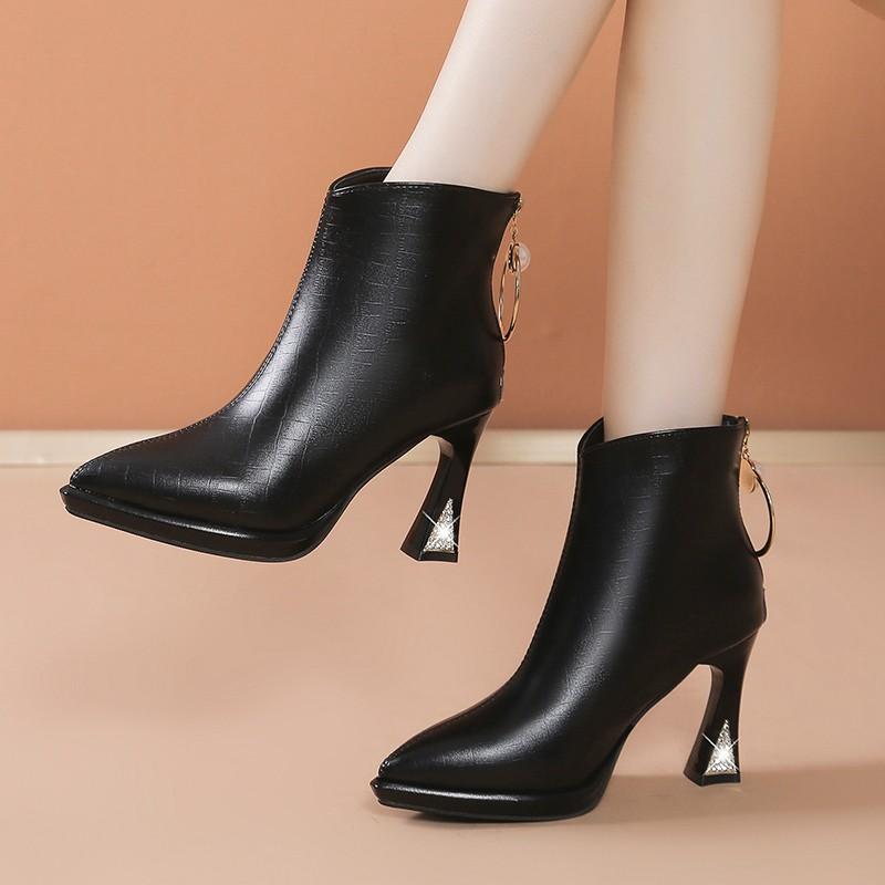 Fashion Women Wedding Boots 2024 New Genuine Leather Fashion Women Ankle Boots Women Mid-heel Pointed Ladies Booties