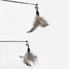 Игрушка-дразнилка для кошек с деревянной ручкой, съемным перышком и колокольчиком для снятия скуки