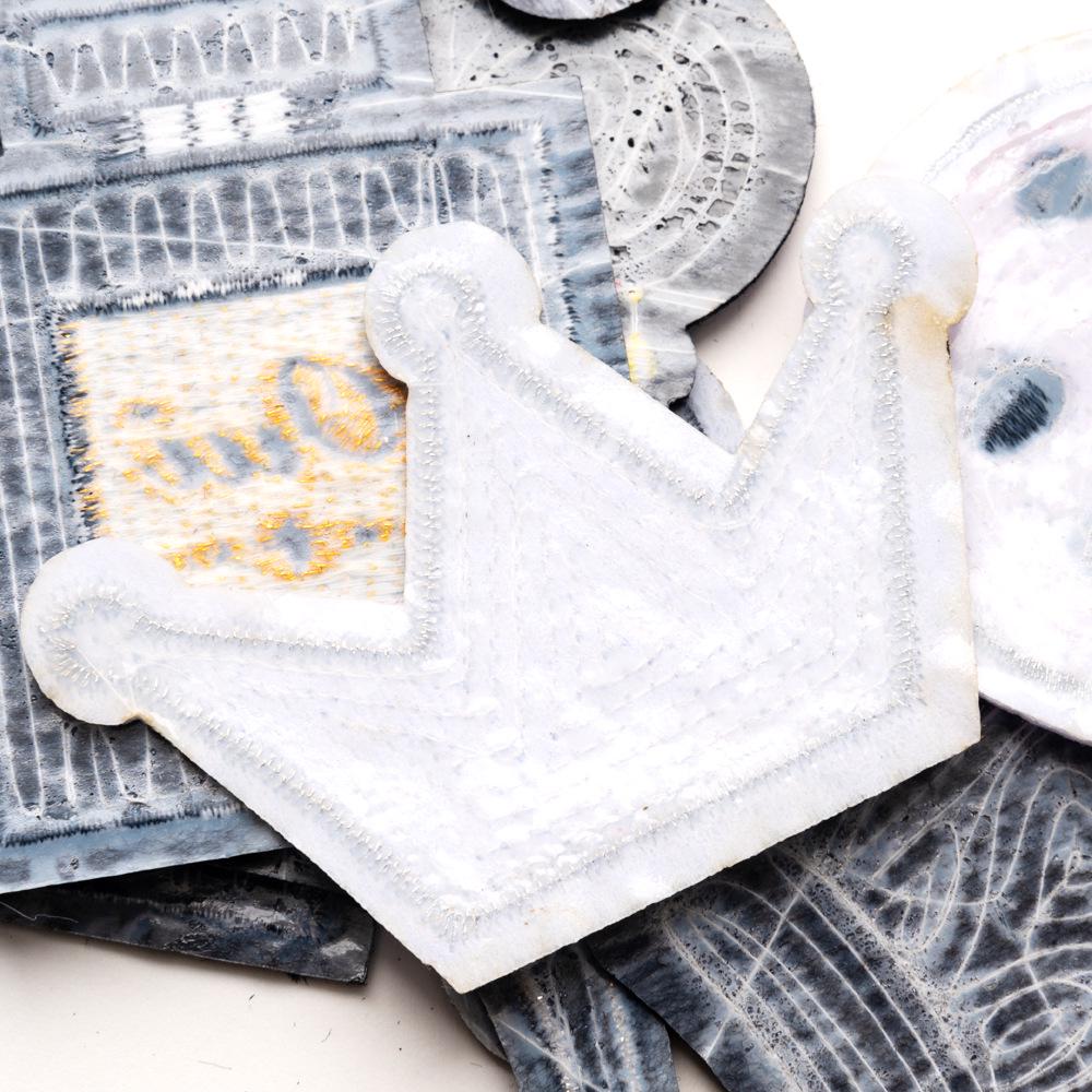 Glitter Trend Embroidered Crown Lipstick Perfume Patch with Iron-on Backing for DIY Projects