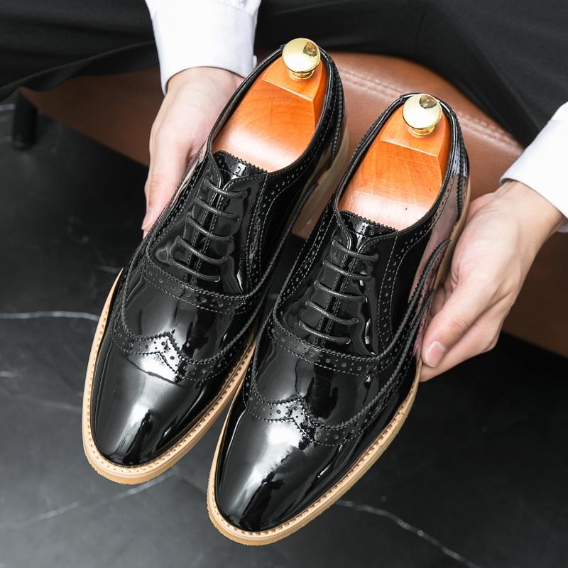 New Gentleman Gold Black Lace Up Brogues Formal Dress Shoes For Men Male Wedding Prom Homecoming Flats Sapato Social Masculino