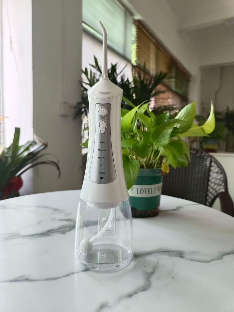 Портативный звуковой ирригатор для удаления зубного камня