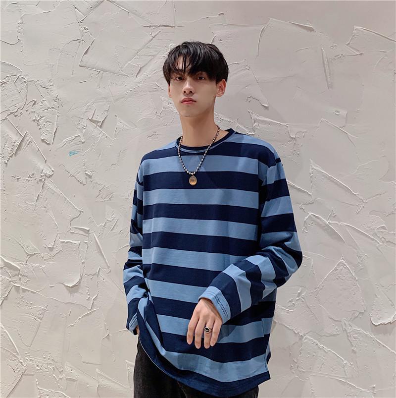 «Трендовая футболка унисекс в черно-белую полоску с длинными рукавами и круглым вырезом»