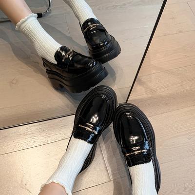 Нишевая роскошная женская обувь на платформе, лоферы с буквенным декором, женские осенне-зимние 2025, новые, на толстом высоком каблуке, внутренний британский стиль, маленькие кожаные туфли