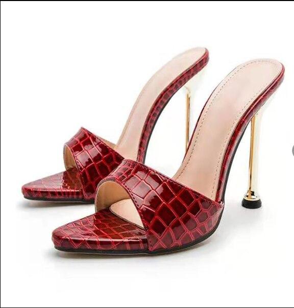 Летние женские тапочки со змеей, пикантные тапочки на высоком каблуке с острым носком, обувь для вечеринок с металлическим декором, уличная модная женская обувь большого размера