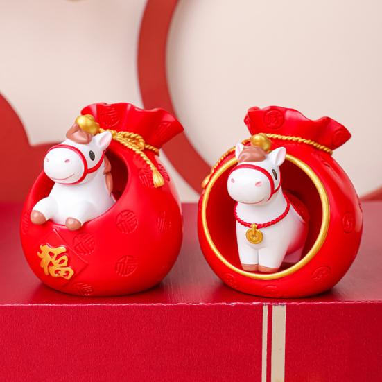 2026 Год Лошади по китайскому календарю Фигурка Лошади из смолы в Красном Мешке Удачи Фэн-шуй Настольное украшение для дома и офиса Украшение на Праздник Весны