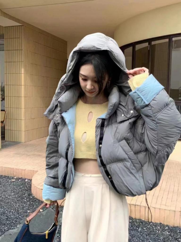 Double-sided wear of the new casual contrasting color bread jacket, fashionable texture and warm hooded loose down jacket for women