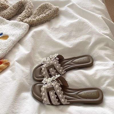 2025 лето новые тапочки на плоской подошве в стиле Сяосянфэн женские весенние с мягкой подошвой фея универсальные жемчужные пляжные сандалии