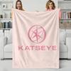 Девичья группа K-KATSEYEs Бросает фланелевое одеяло Идеально для дивана Офиса Кровати Путешествий Сна Чтения Отдыха Кемпинга Использование в четыре сезона