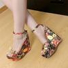 Летние женские босоножки с открытым носком и пряжкой на ремешке, дизайнерские босоножки на танкетке с цветочным принтом, на платформе и высоком каблуке, для банкетов и вечеринок