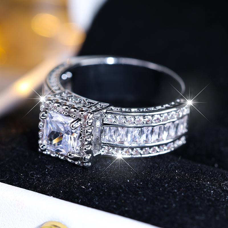 Fashion Jewelry Ladies Princess Cut Stone Four-claw Ring Inlaid Fashion Wedding Ring Engagement Jewelry Ring