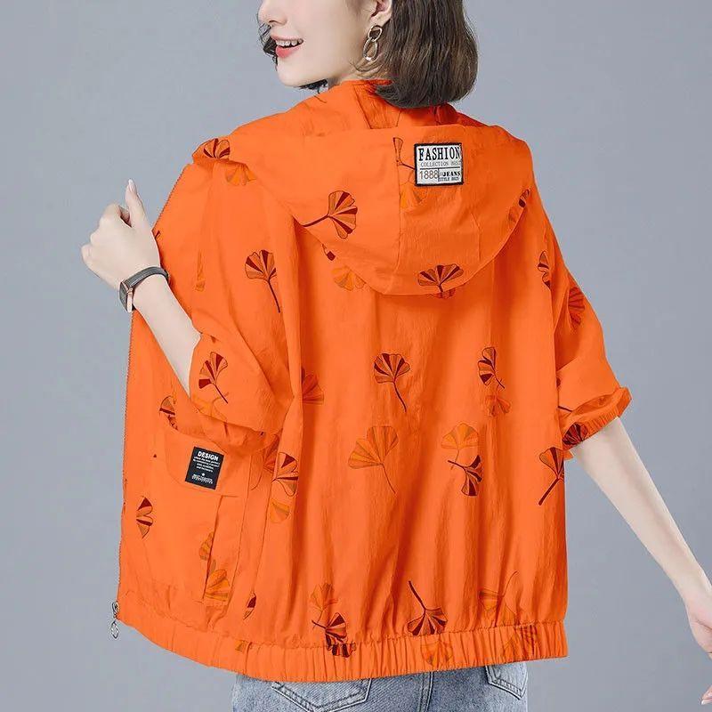 Солнцезащитная одежда для женщин, легкая куртка с длинными рукавами, летняя одежда для людей среднего возраста, свободный солнцезащитный костюм больших размеров с капюшоном