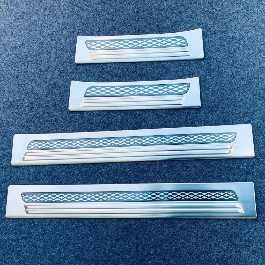 Декоративные накладки на пороги Mitsubishi Outlander 23-24