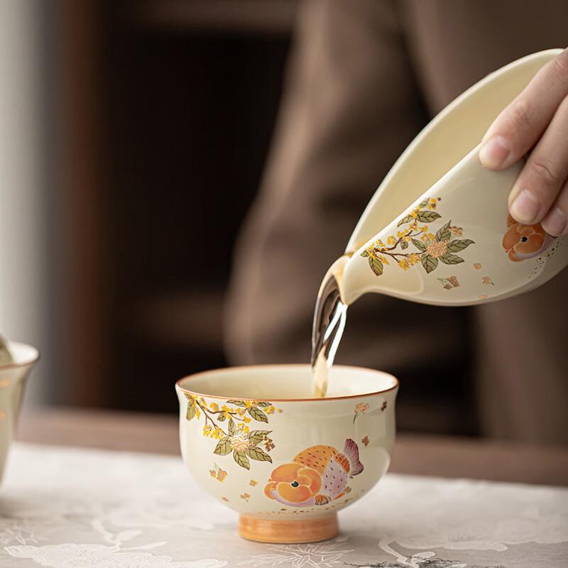 Керамическая пиала для чая Yipan с золотыми рыбками