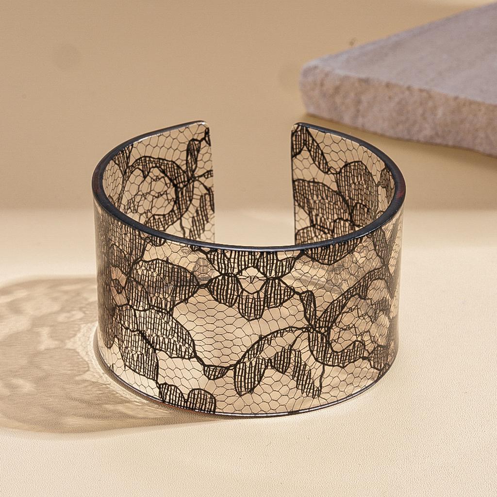 Black White Red Blue Striped C Shape Wide Open Acrylic Bangles Wide Round Resin Cuff Bracelets for Women Statement Jewelry C1
