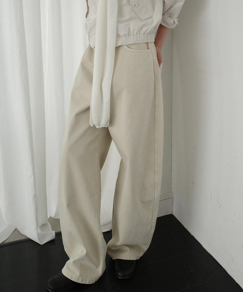 NOIRER FOR WOMAN Cotton Dyed Curved Denim Pants (Sand Beige)